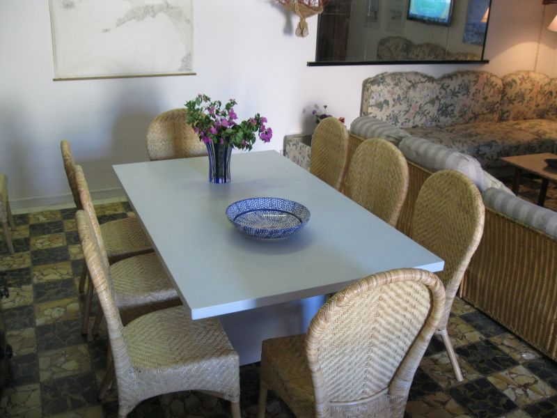 Dining 009.jpg